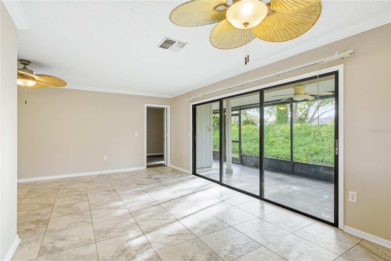 18 WINDRUSH BAY DR — photo 12
