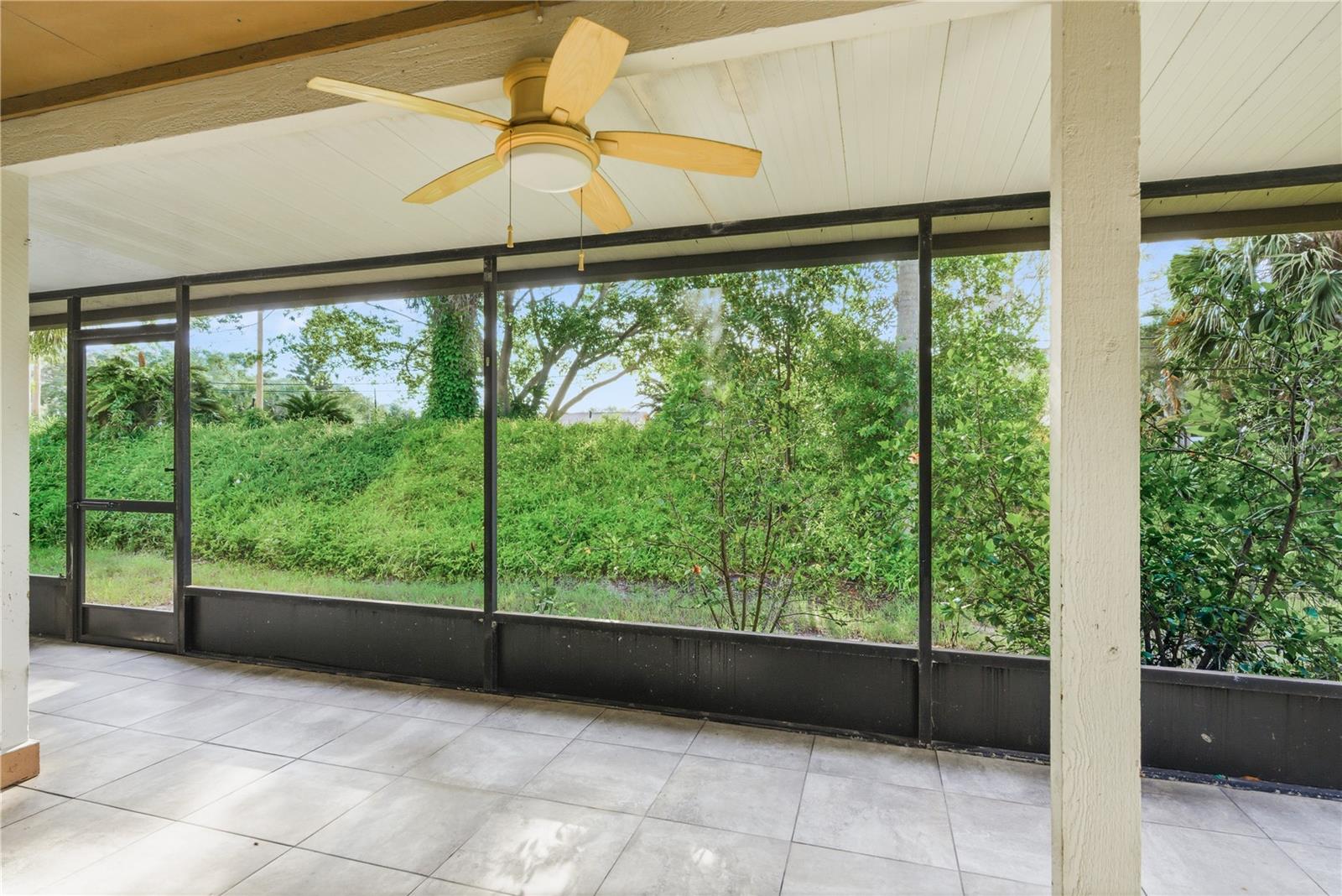 18 WINDRUSH BAY DR — photo 28