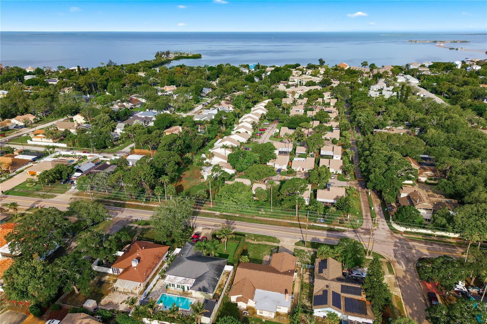 18 WINDRUSH BAY DR — photo 39