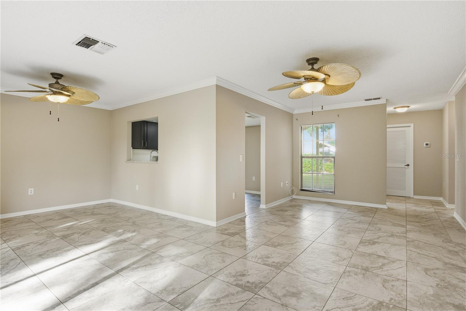 18 WINDRUSH BAY DR — photo 8