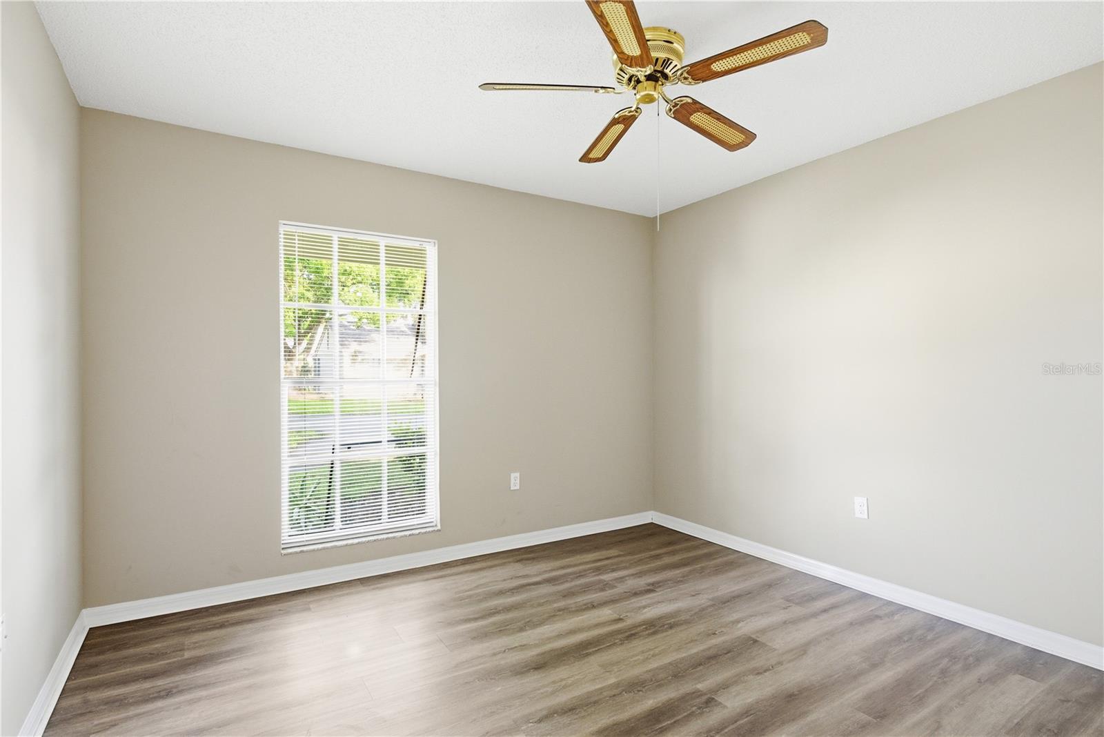 18 WINDRUSH BAY DR — photo 22