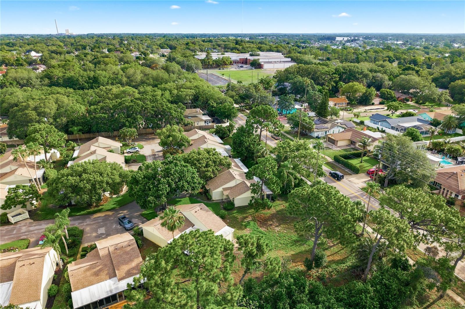 18 WINDRUSH BAY DR — photo 36