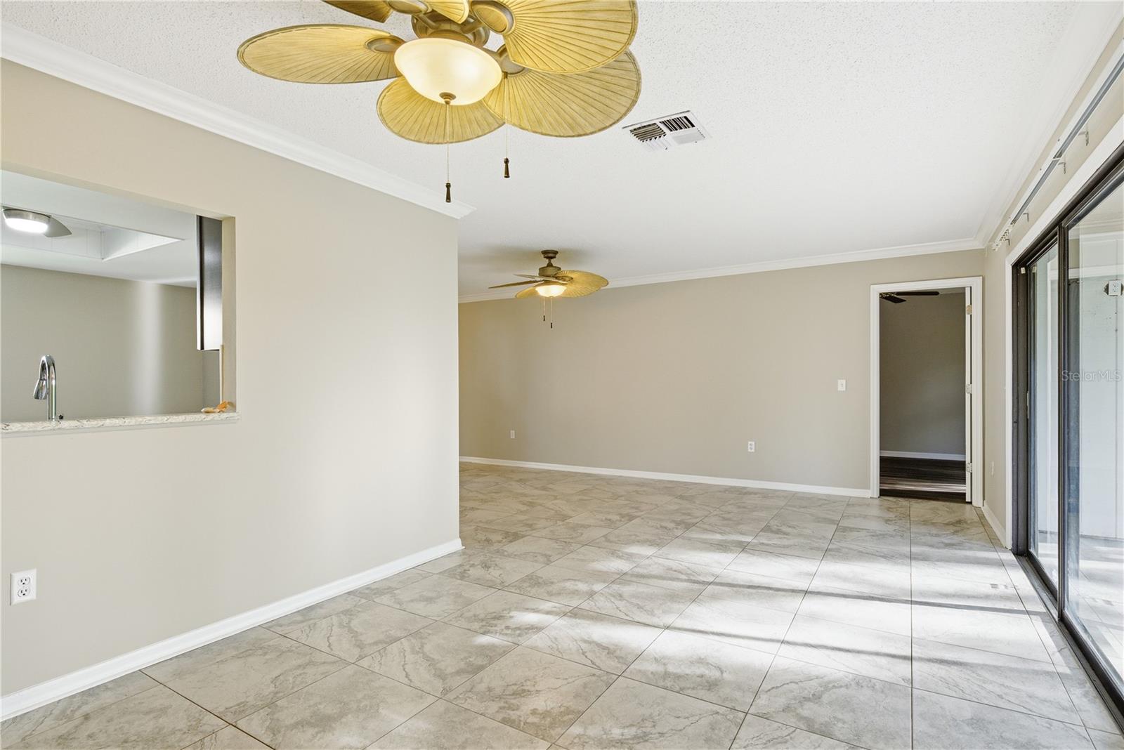 18 WINDRUSH BAY DR — photo 11