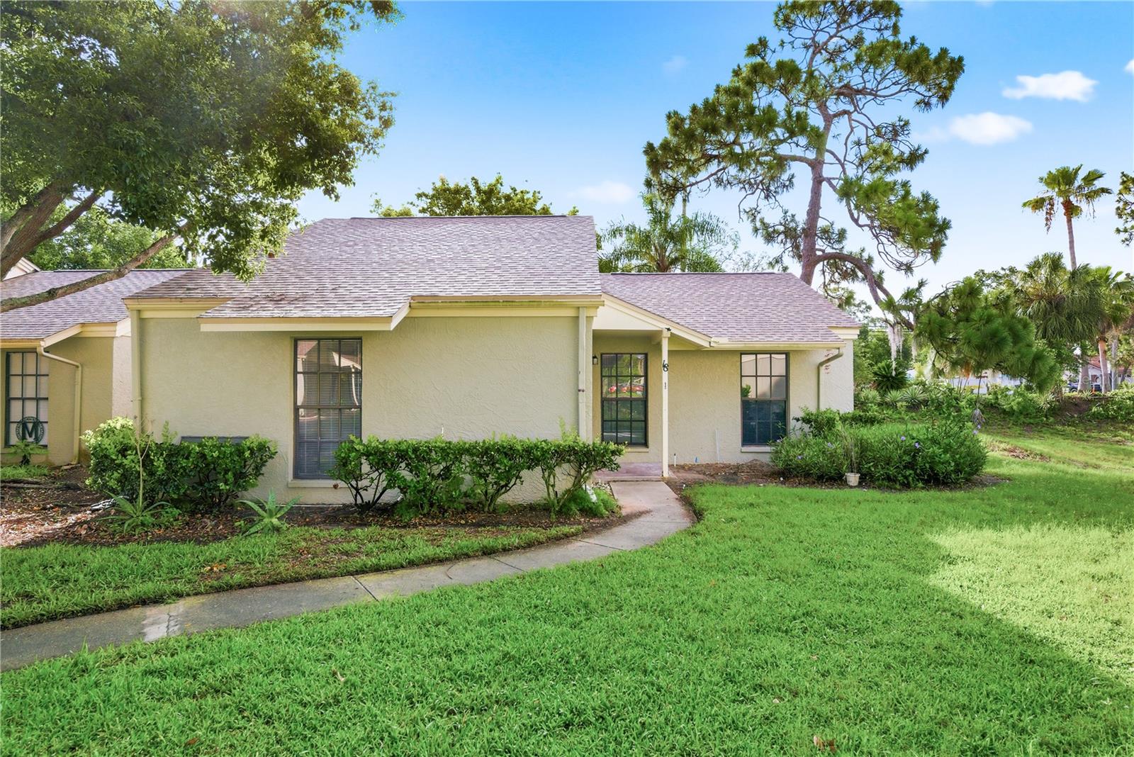 18 WINDRUSH BAY DR — photo 2