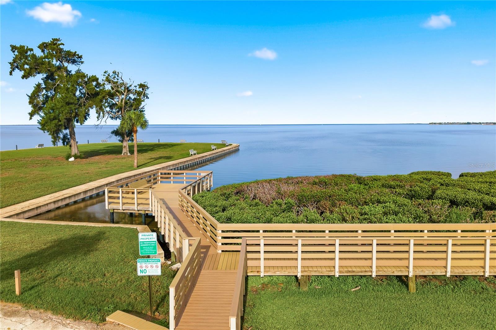18 WINDRUSH BAY DR — photo 44
