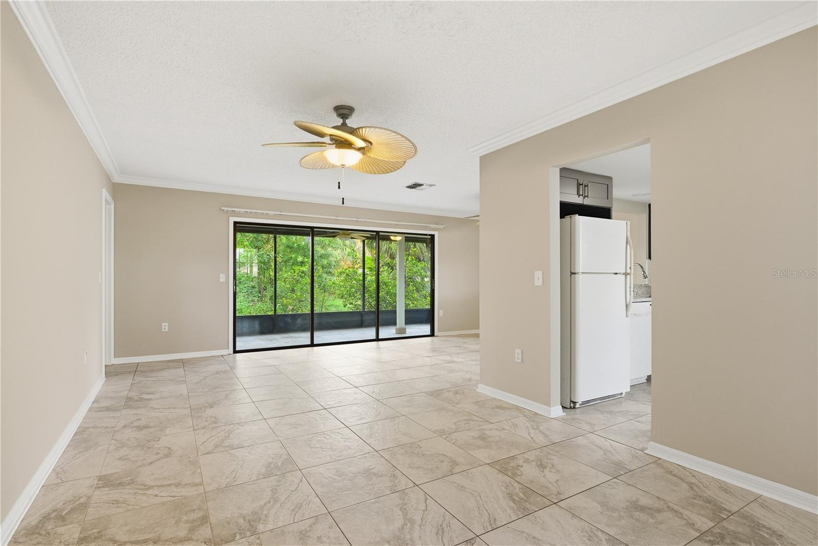 18 WINDRUSH BAY DR — photo 13