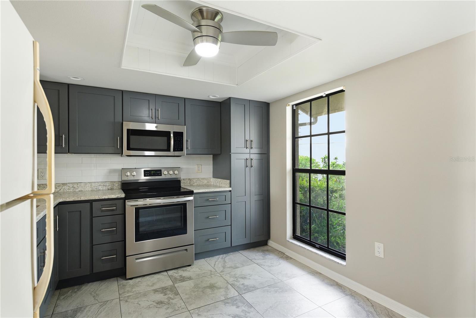 18 WINDRUSH BAY DR — photo 14