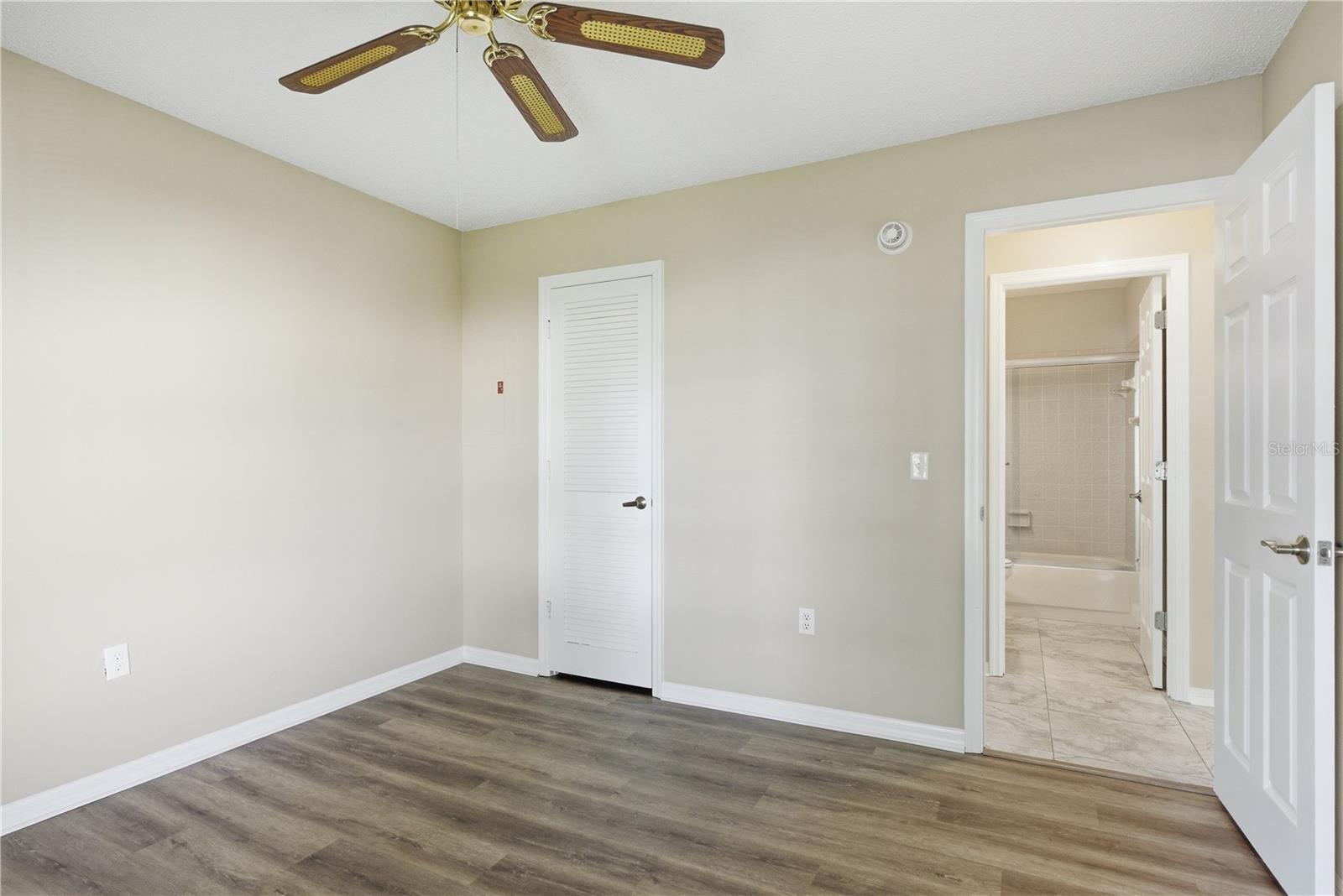 18 WINDRUSH BAY DR — photo 23