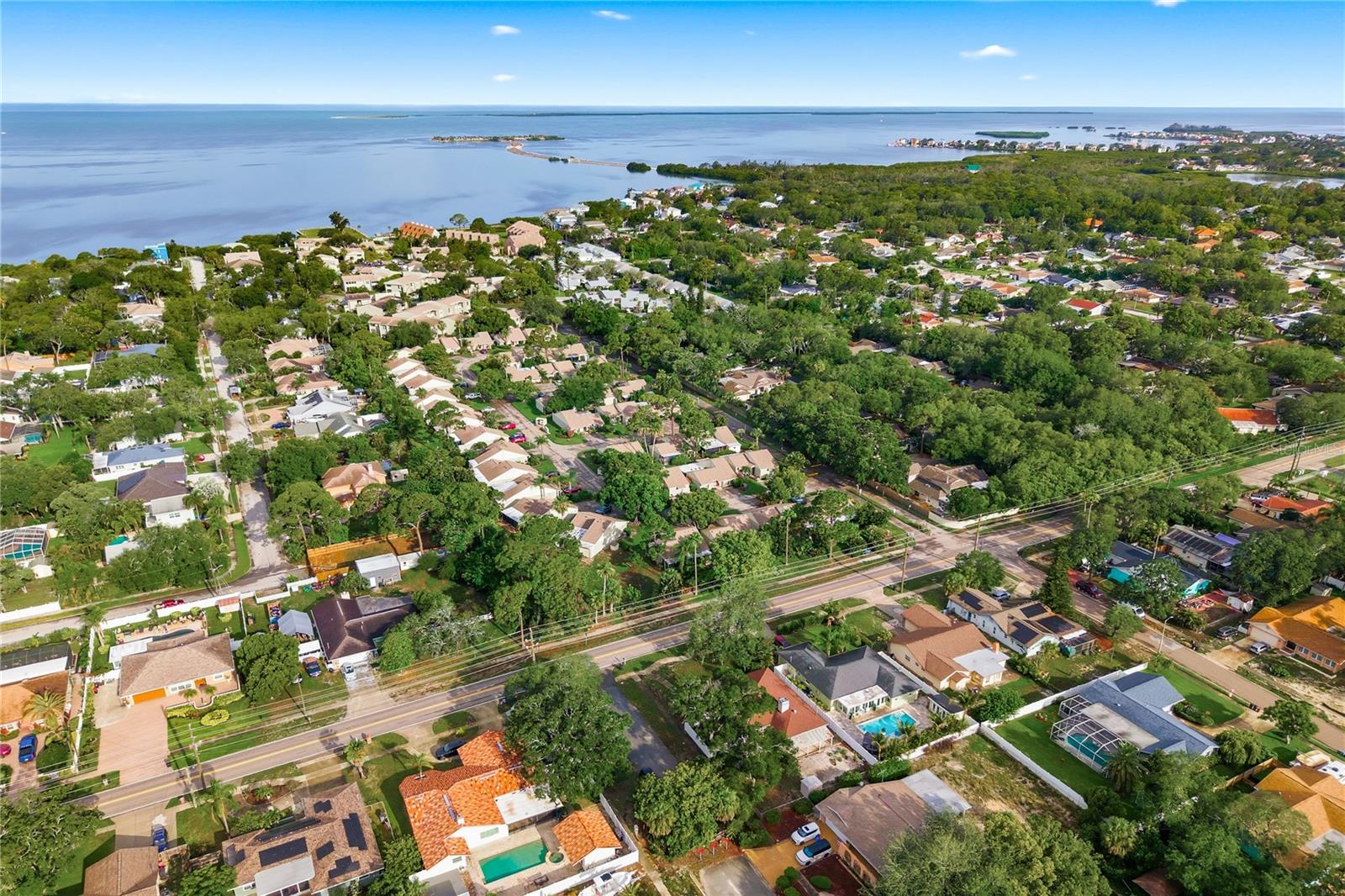 18 WINDRUSH BAY DR — photo 3