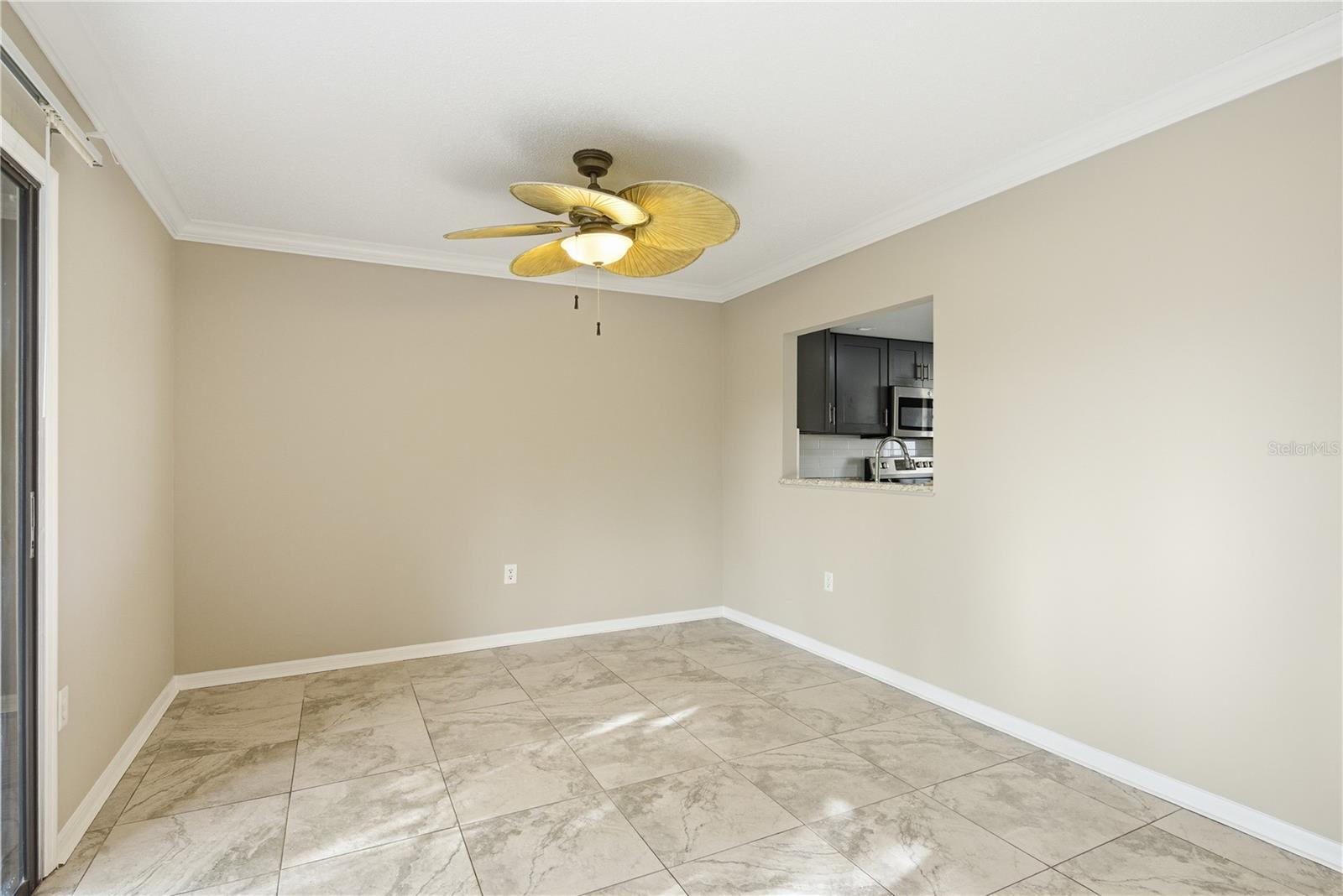 18 WINDRUSH BAY DR — photo 10