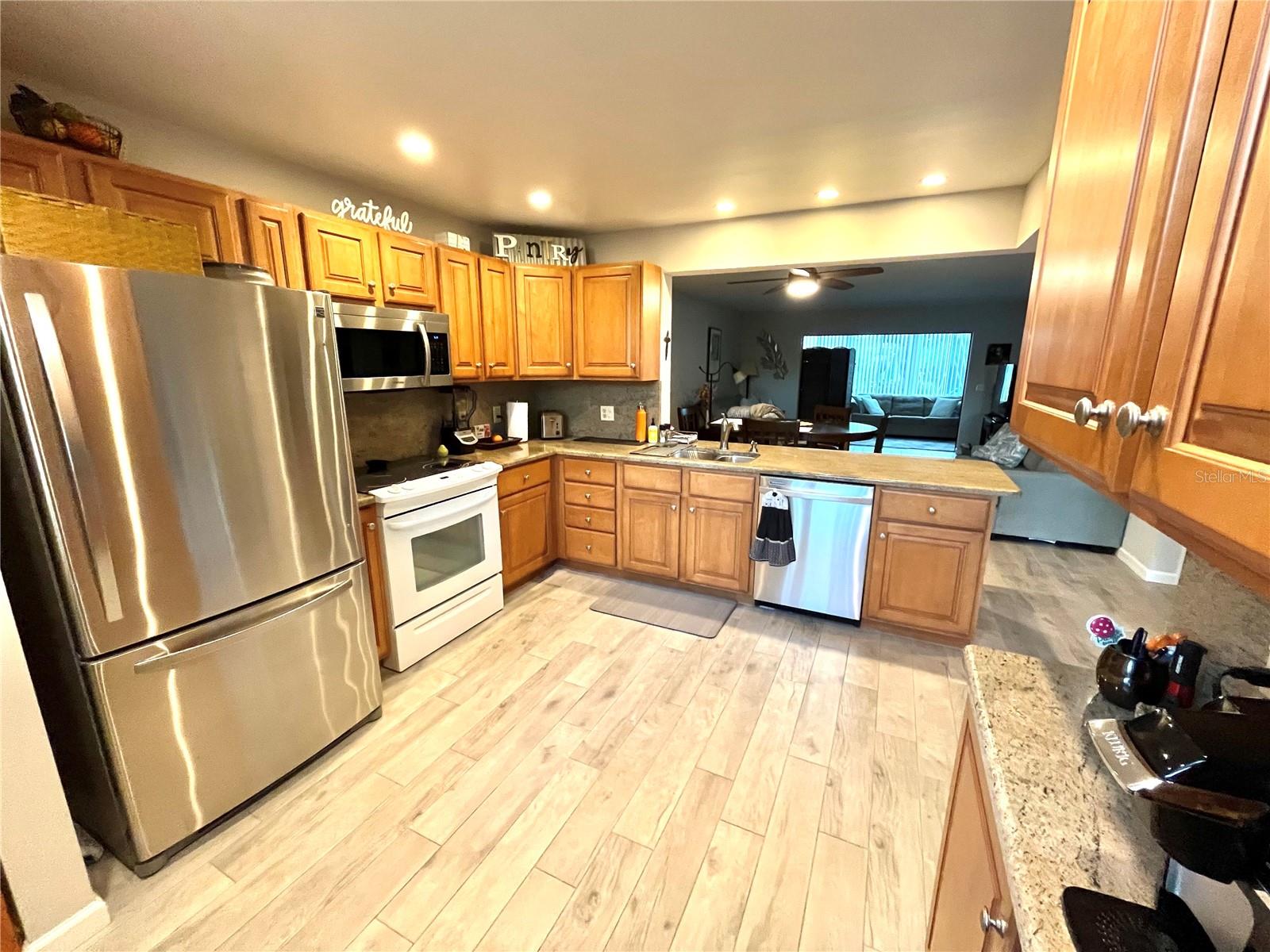 335 SPRINGDALE DR #0 — photo 4