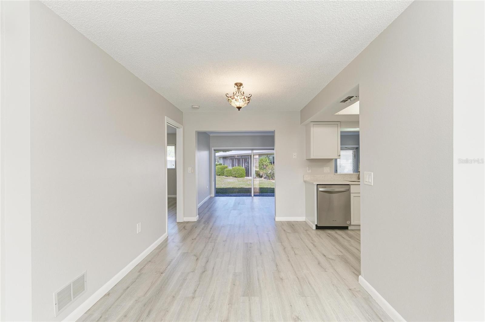 140 CIRCLEWOOD DR #C1-4 — photo 6
