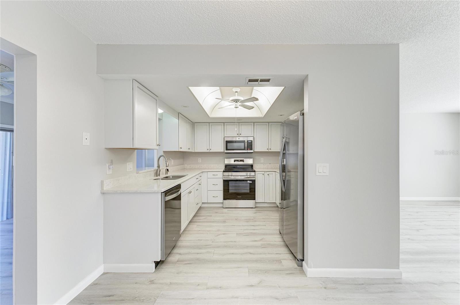 140 CIRCLEWOOD DR #C1-4 — photo 10