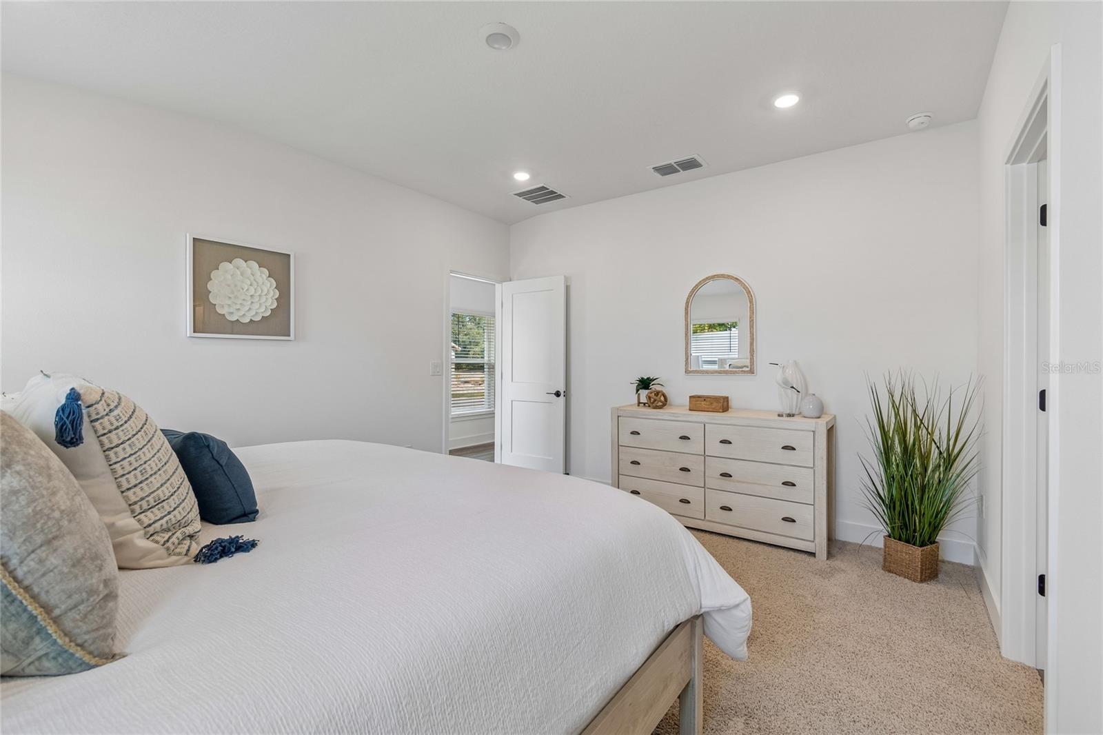 9409 HIGHLAND HILLS DR ST — photo 9