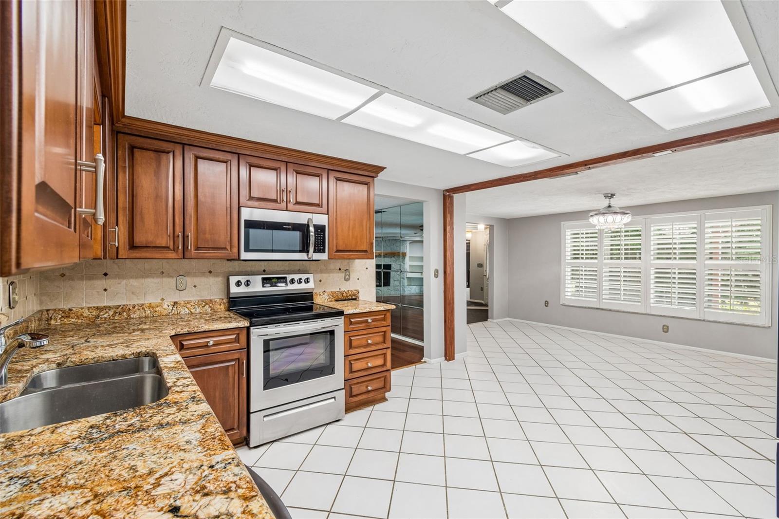 7635 TANGLEWOOD DR — photo 7