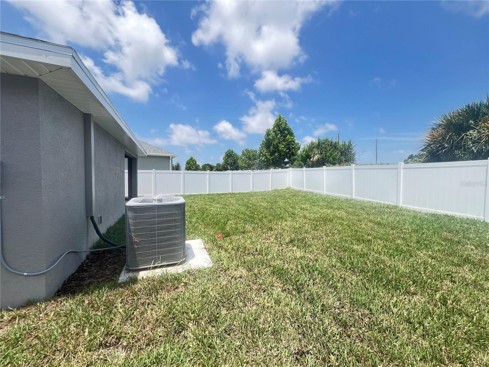 9443 HIGHLAND HILLS DR ST — photo 4