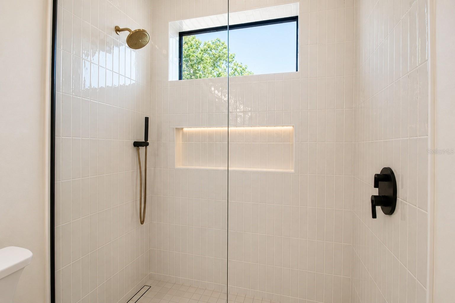 2121 CLEMATIS CT — photo 40