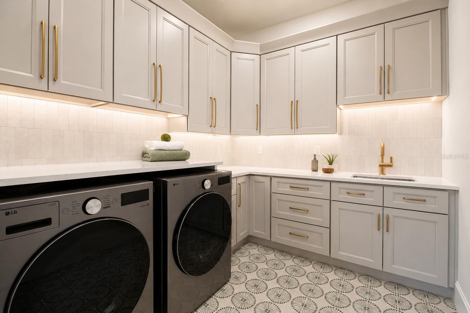 2121 CLEMATIS CT — photo 31