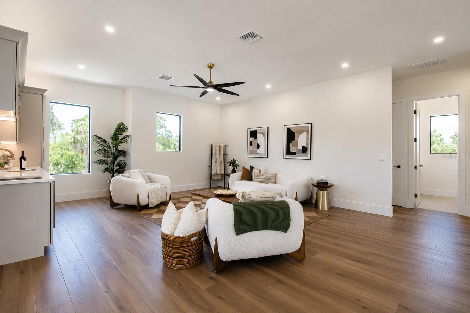 2121 CLEMATIS CT — photo 34