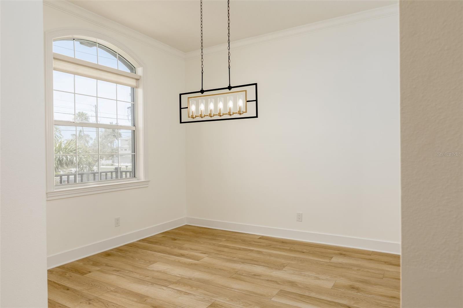 4 PARADISE LN — photo 24