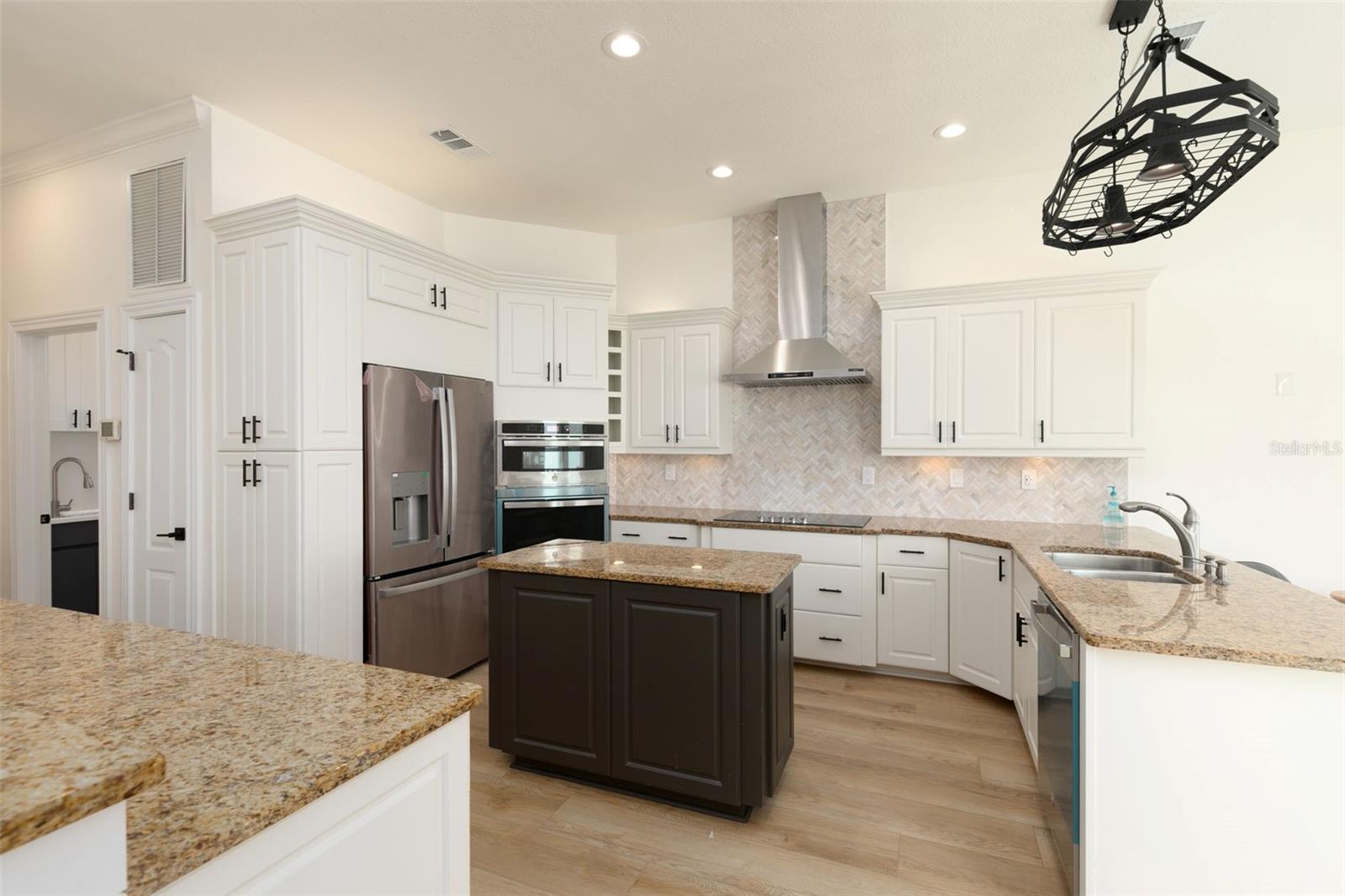 4 PARADISE LN — photo 19