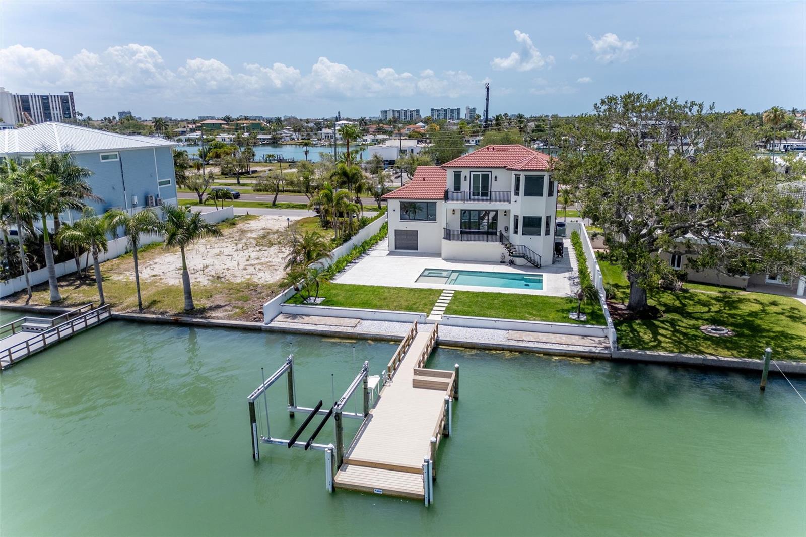 4 PARADISE LN — photo 68