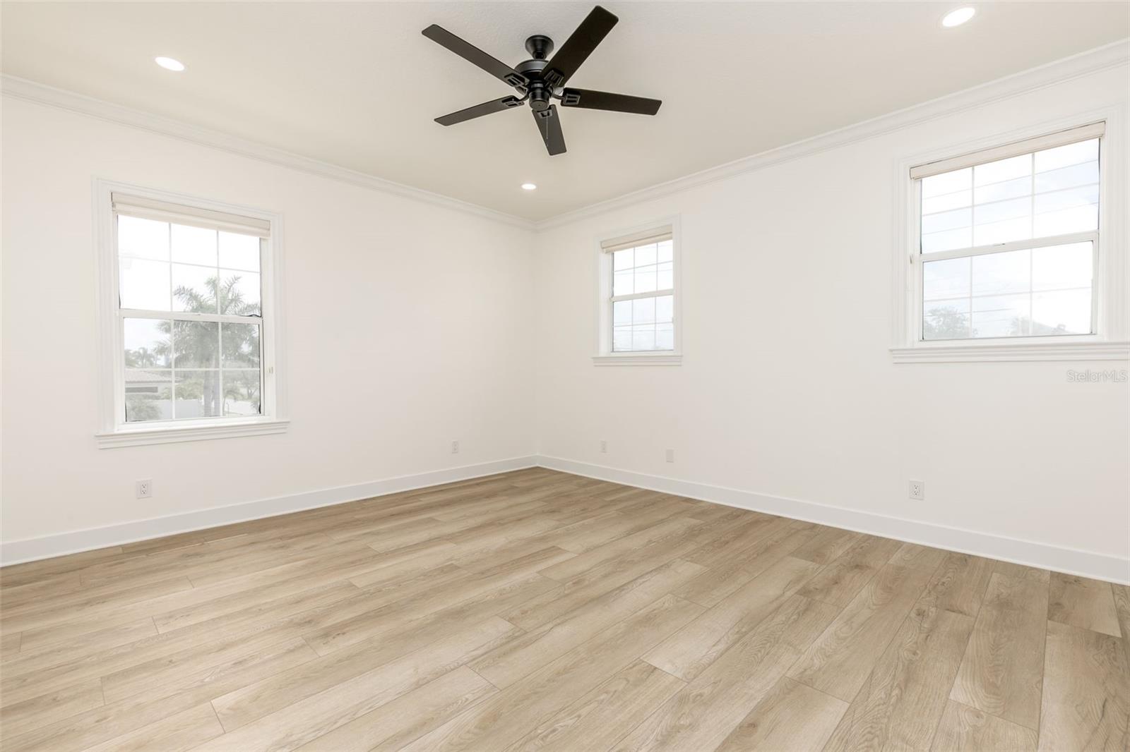 4 PARADISE LN — photo 26