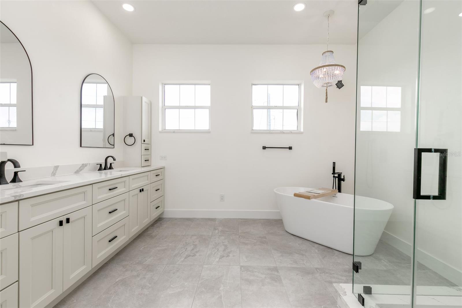 4 PARADISE LN — photo 44