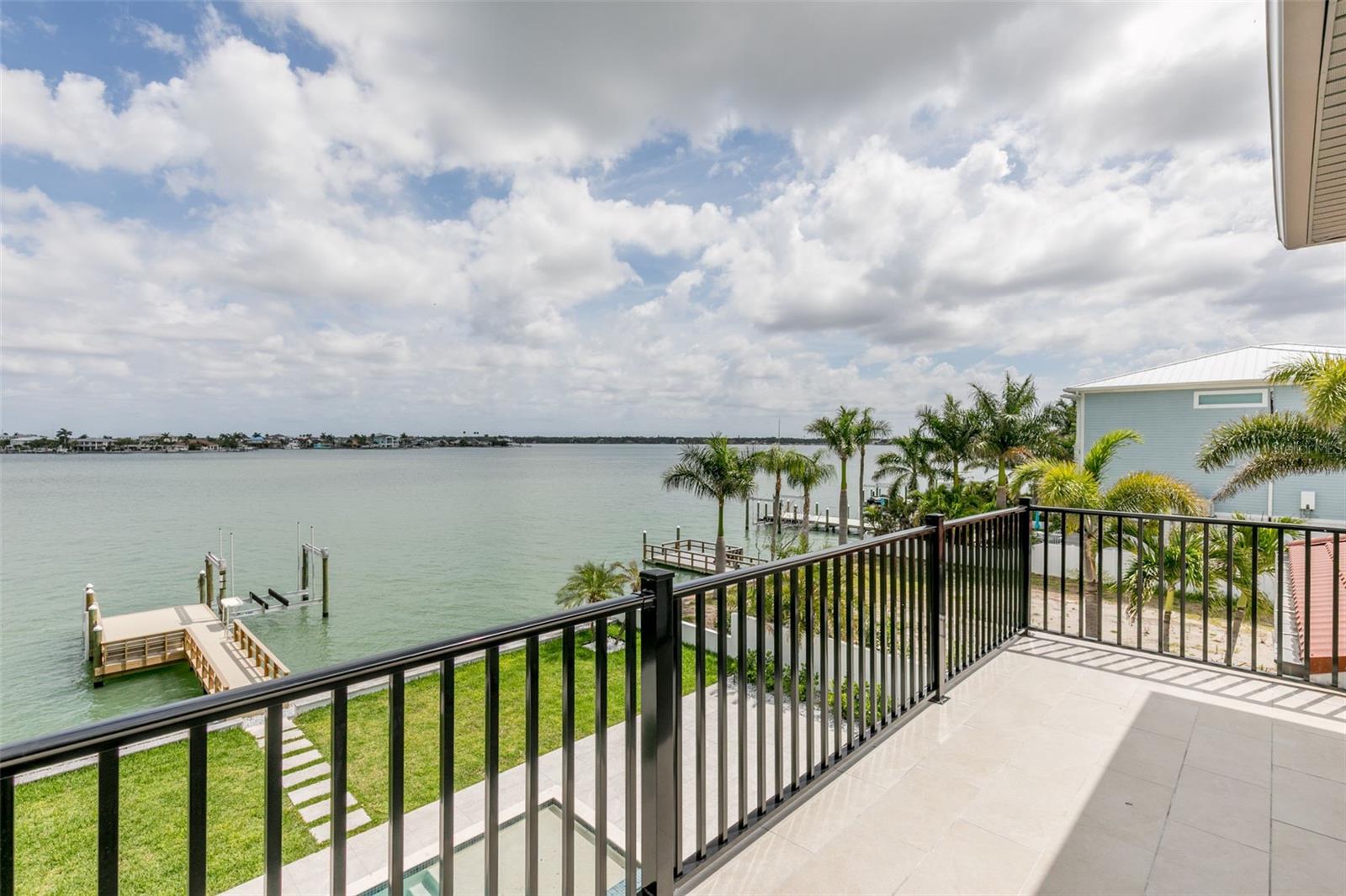 4 PARADISE LN — photo 38