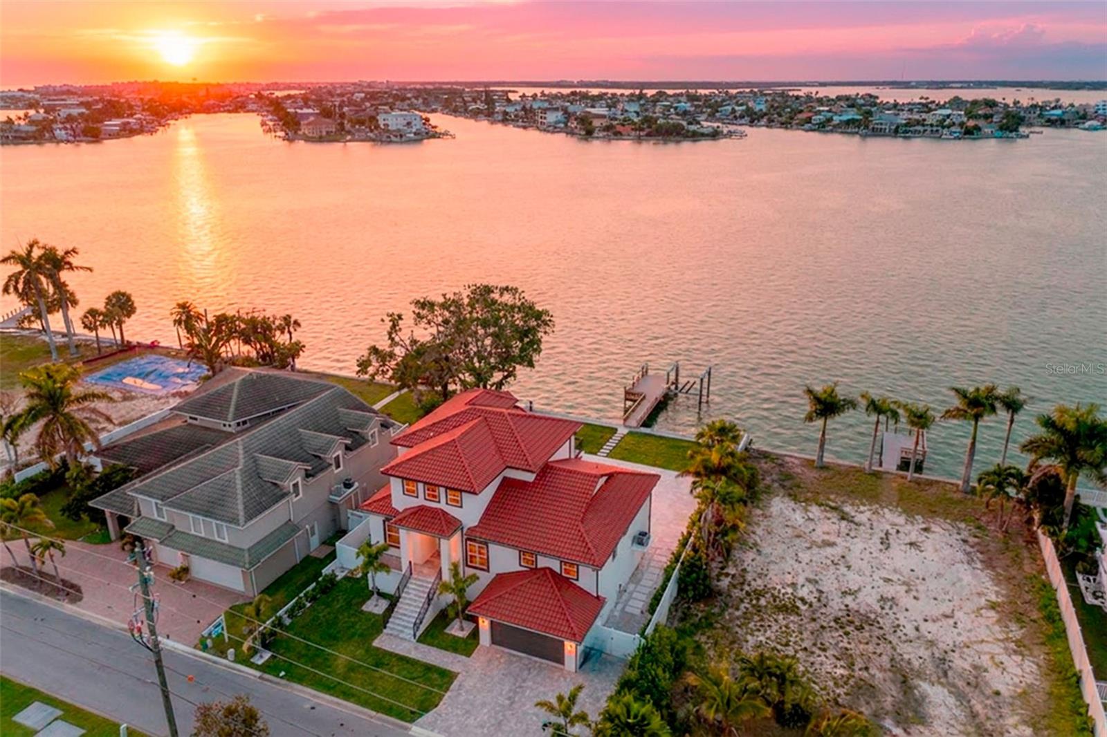 4 PARADISE LN — photo 2