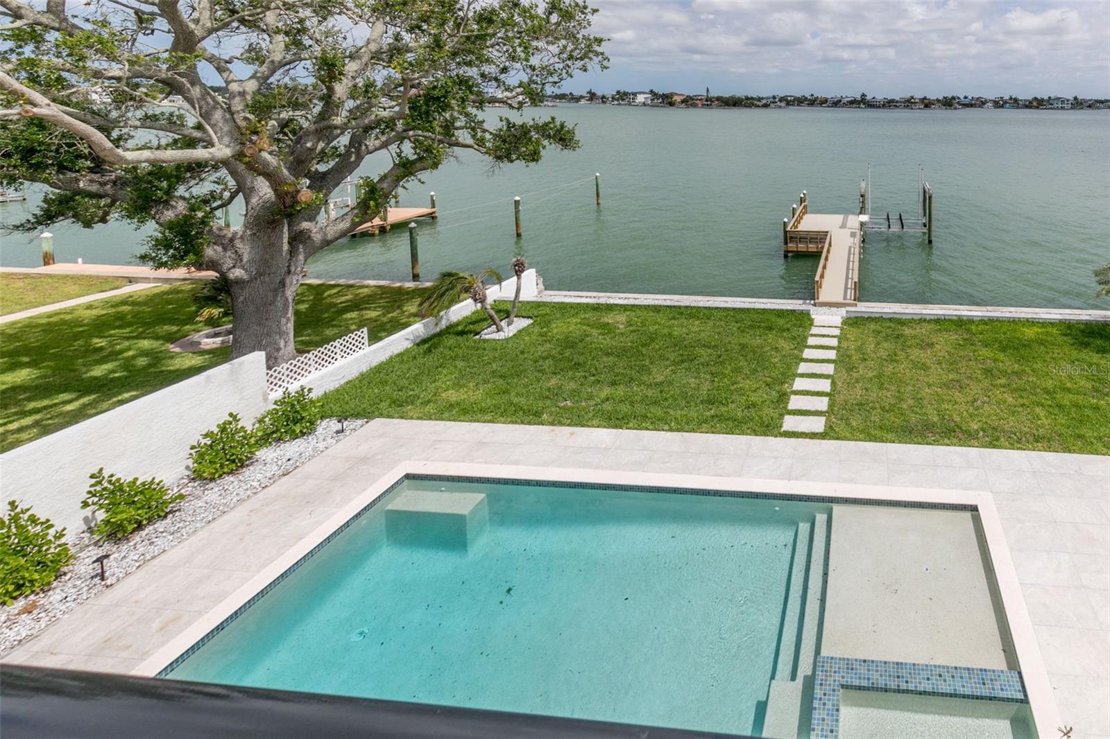 4 PARADISE LN — photo 40
