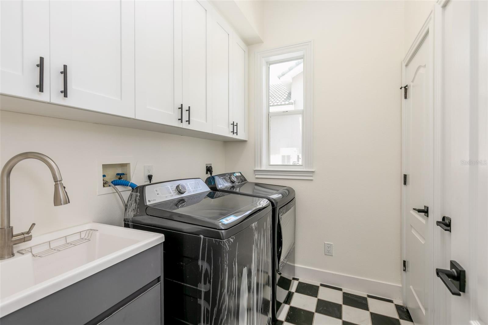 4 PARADISE LN — photo 23