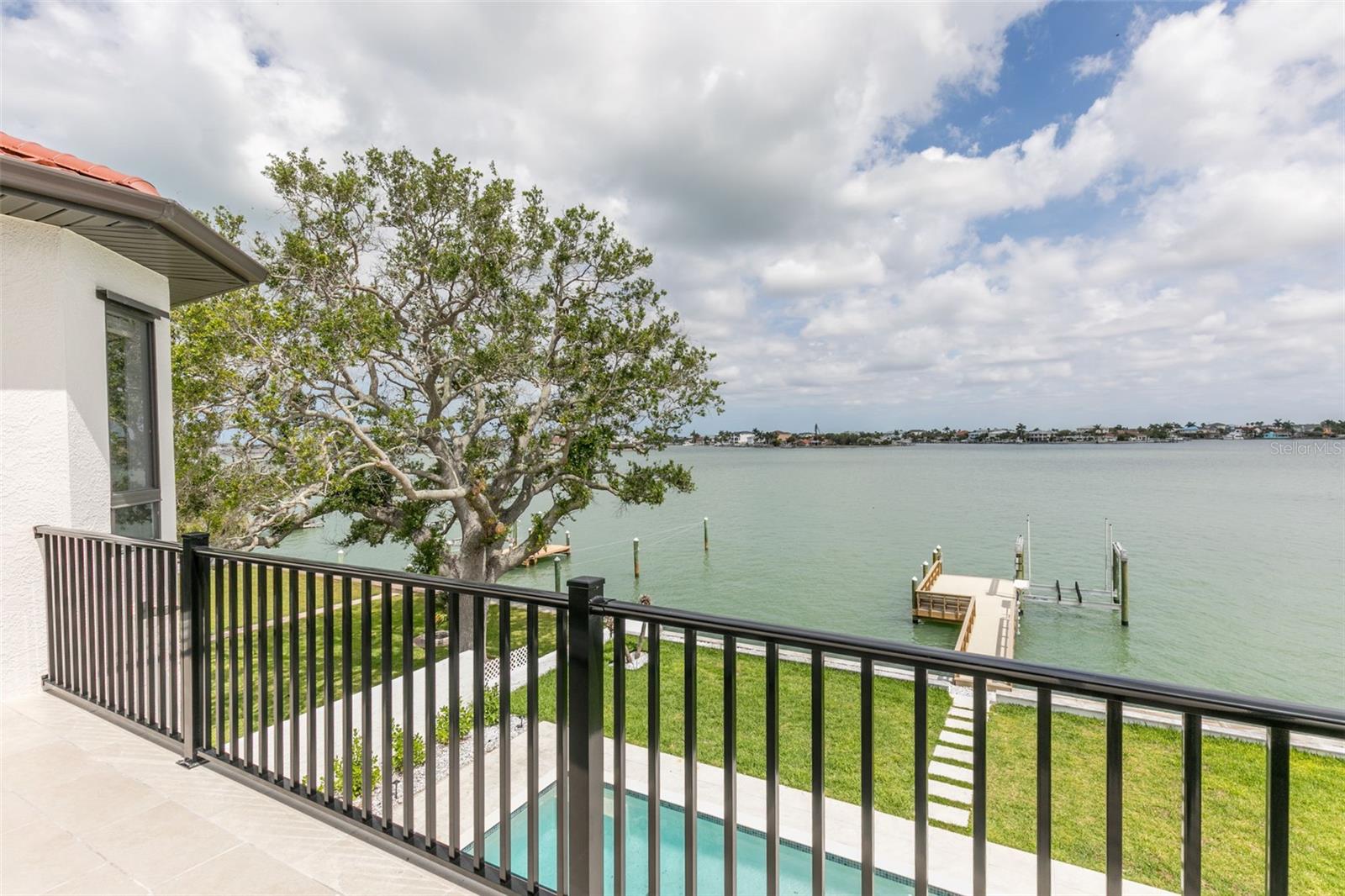 4 PARADISE LN — photo 39