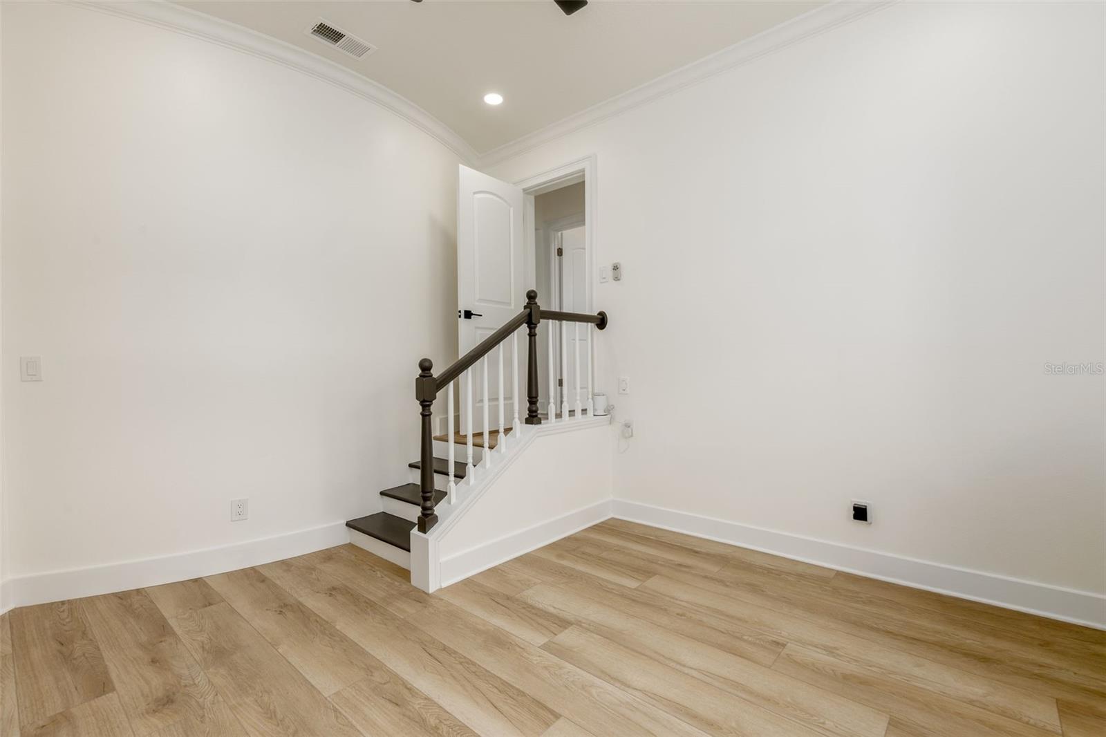 4 PARADISE LN — photo 30
