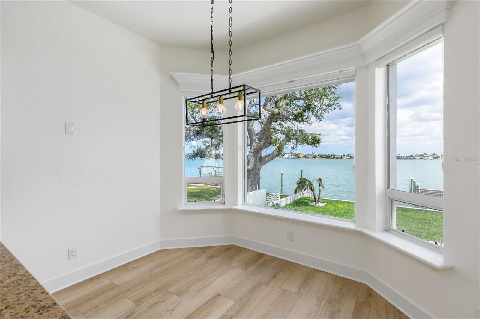 4 PARADISE LN — photo 22