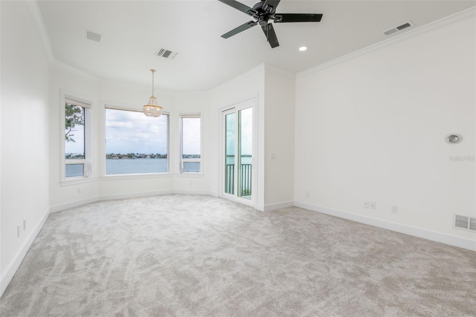 4 PARADISE LN — photo 34