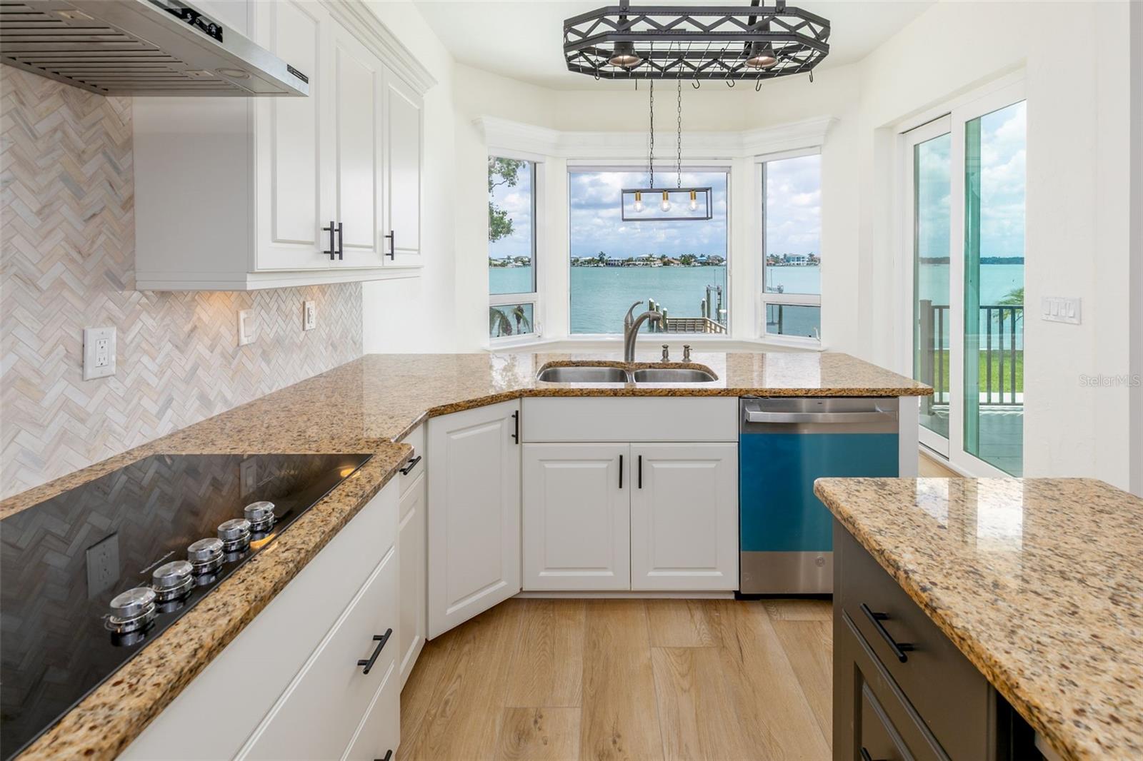 4 PARADISE LN — photo 21