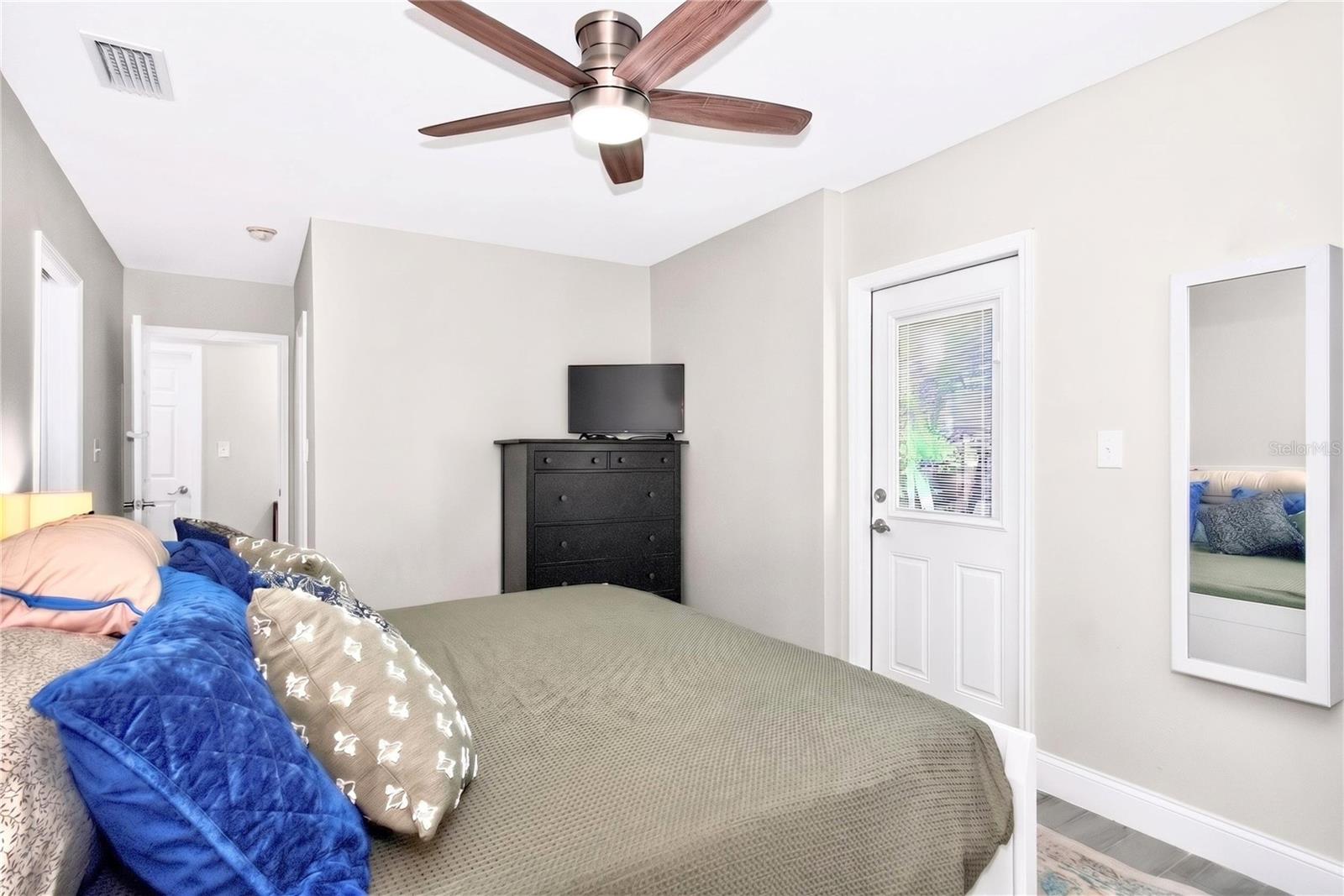 3608 W CARMEN ST — photo 19
