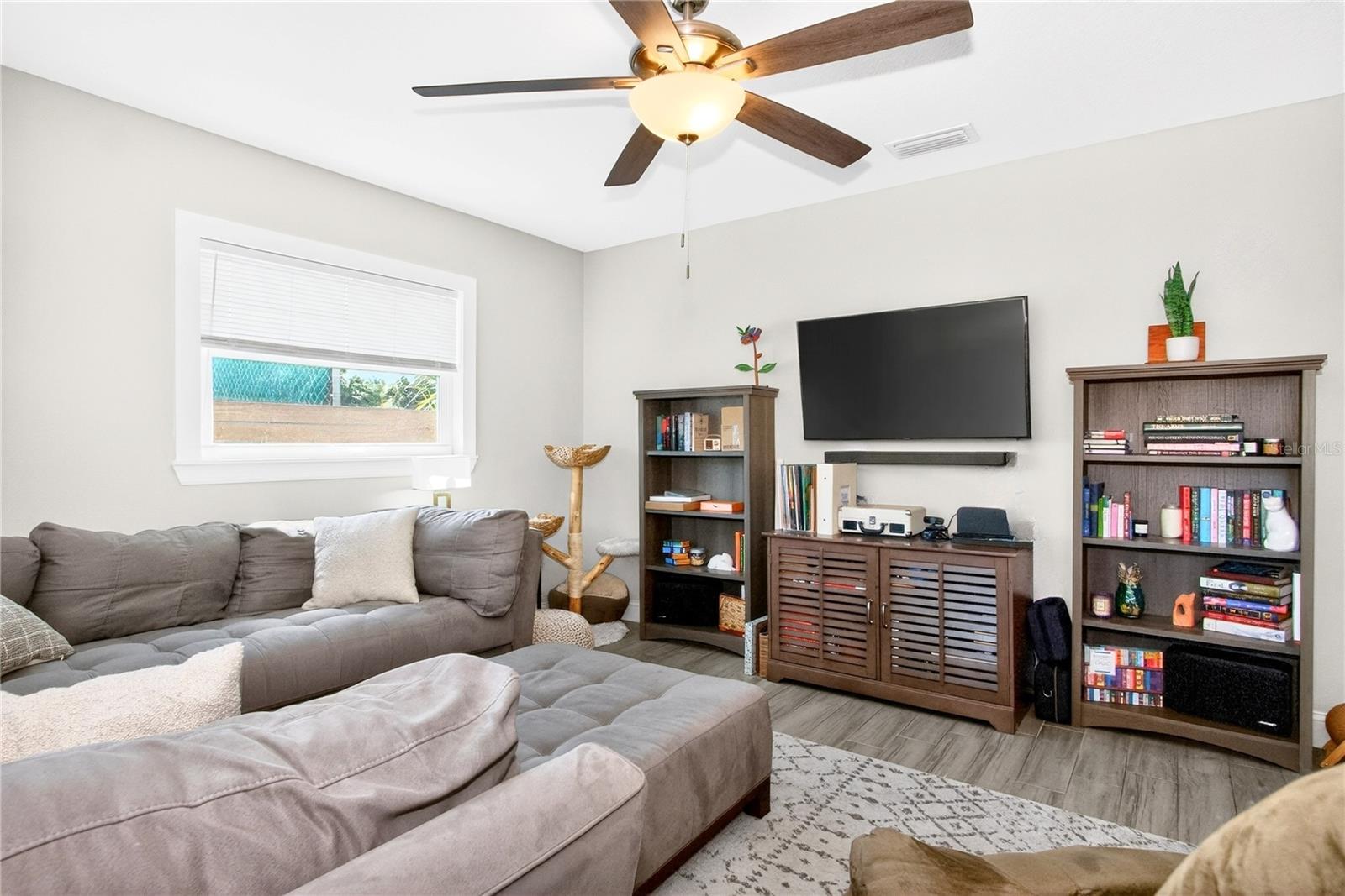 3608 W CARMEN ST — photo 8