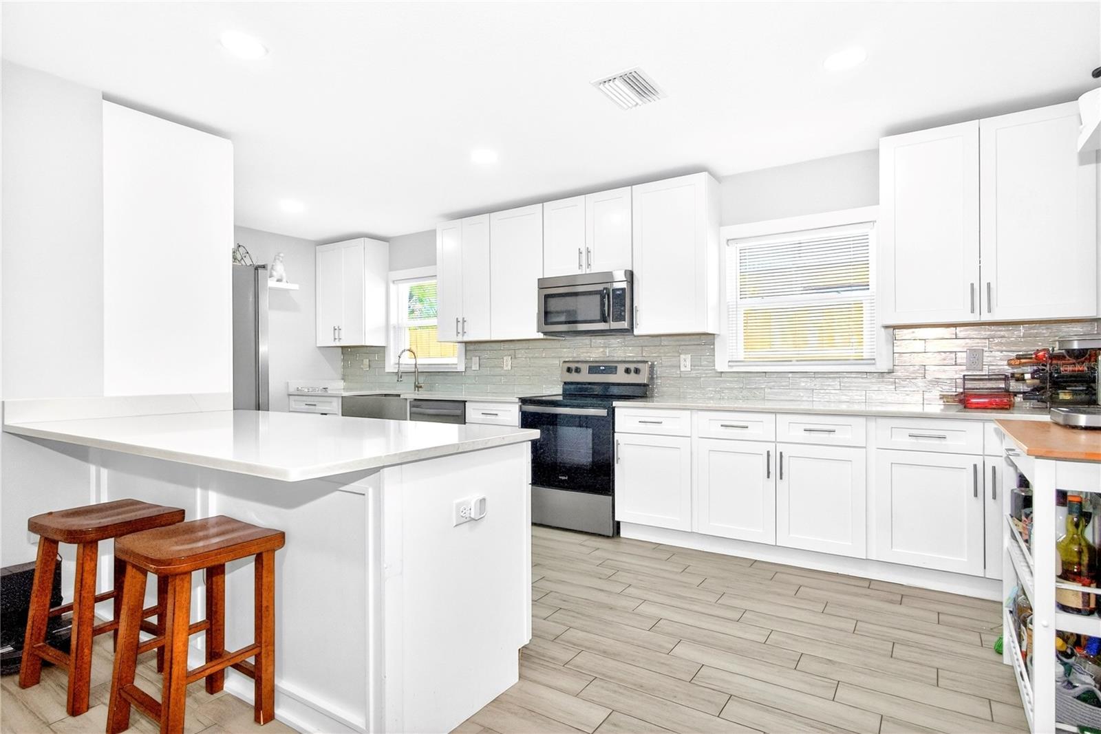 3608 W CARMEN ST — photo 14
