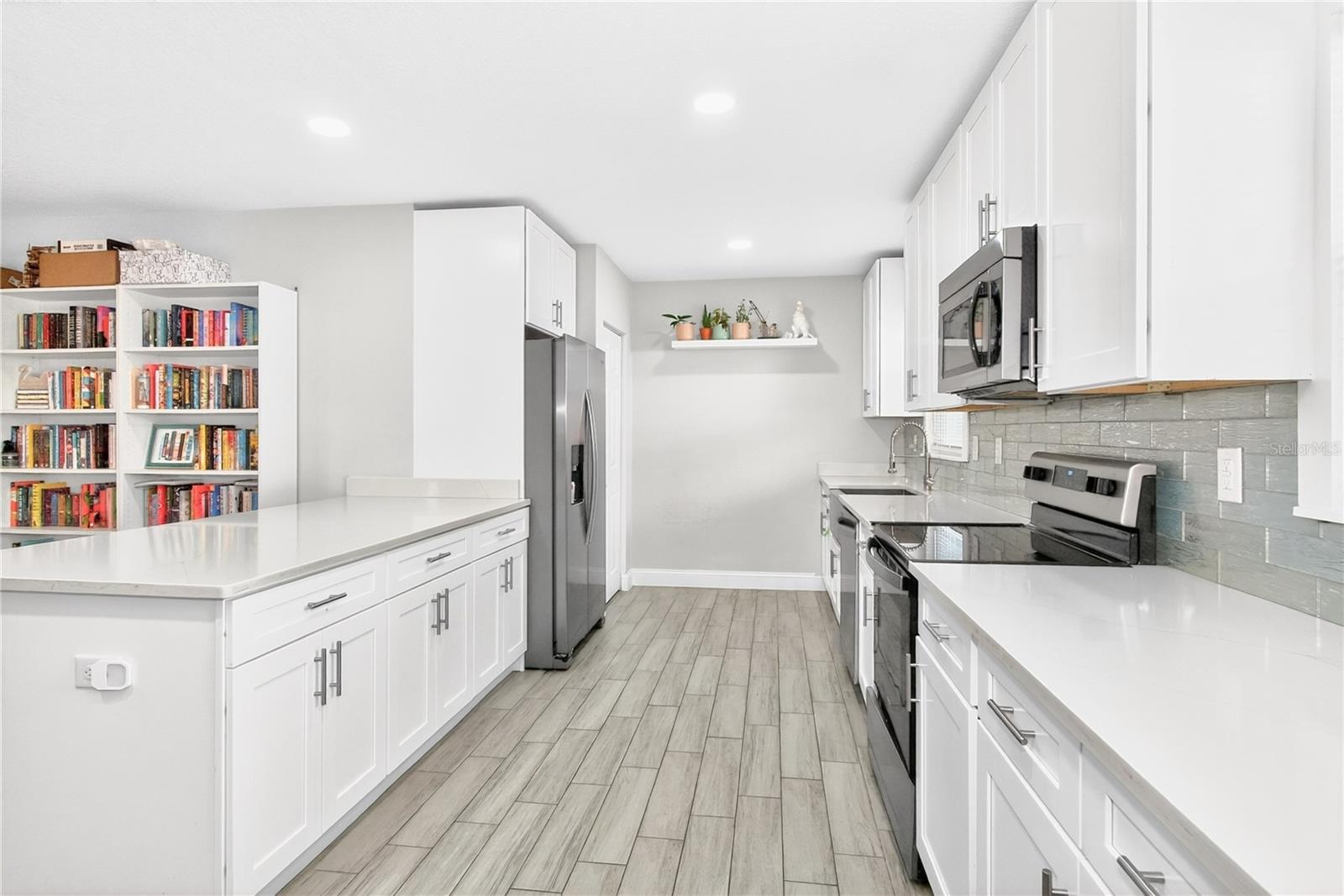 3608 W CARMEN ST — photo 17