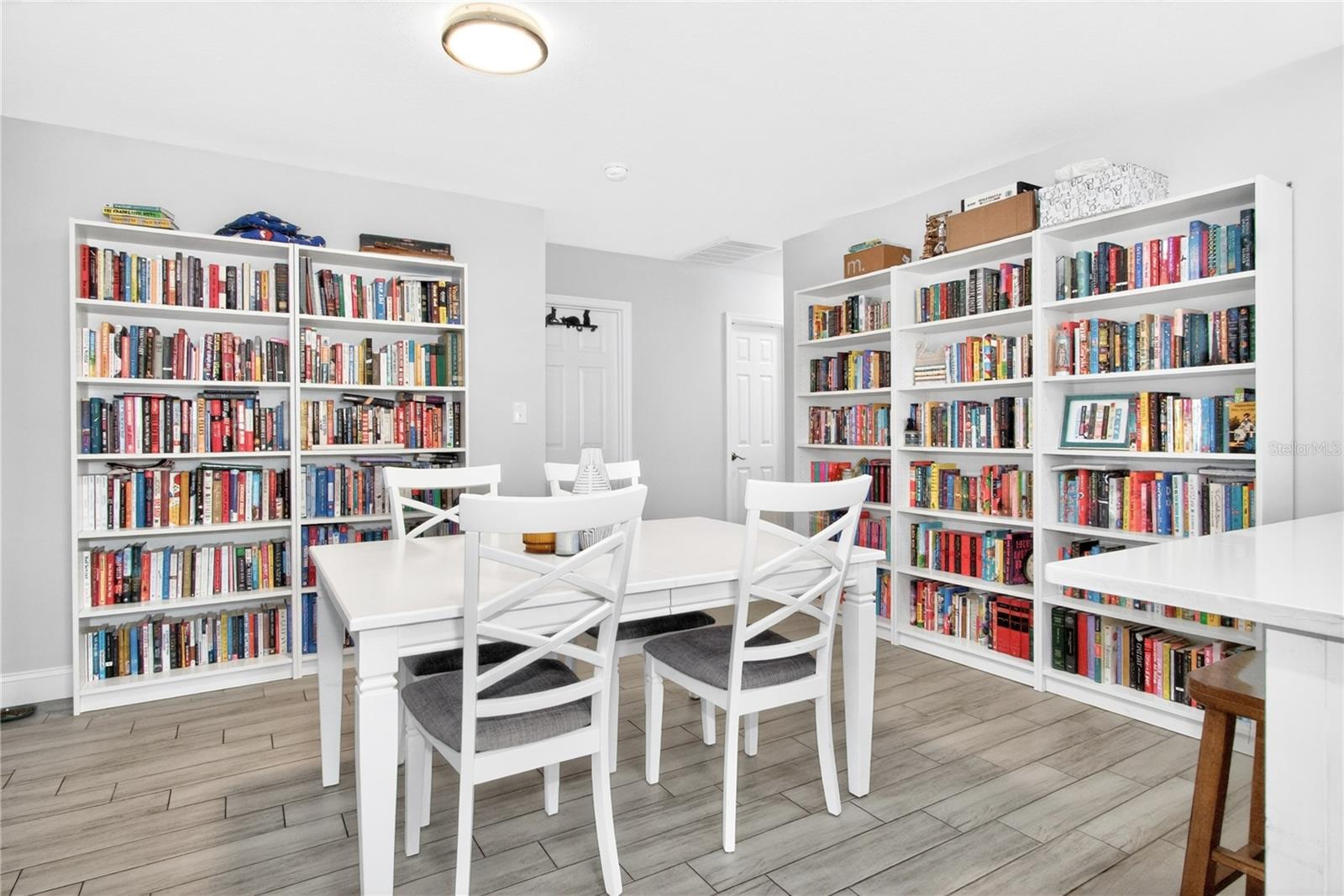 3608 W CARMEN ST — photo 12