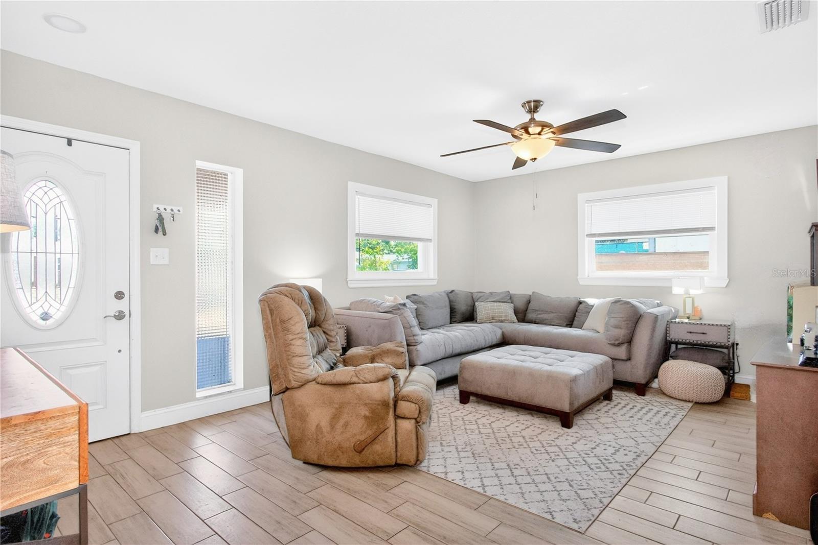 3608 W CARMEN ST — photo 7