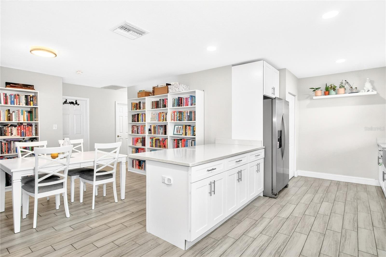 3608 W CARMEN ST — photo 15
