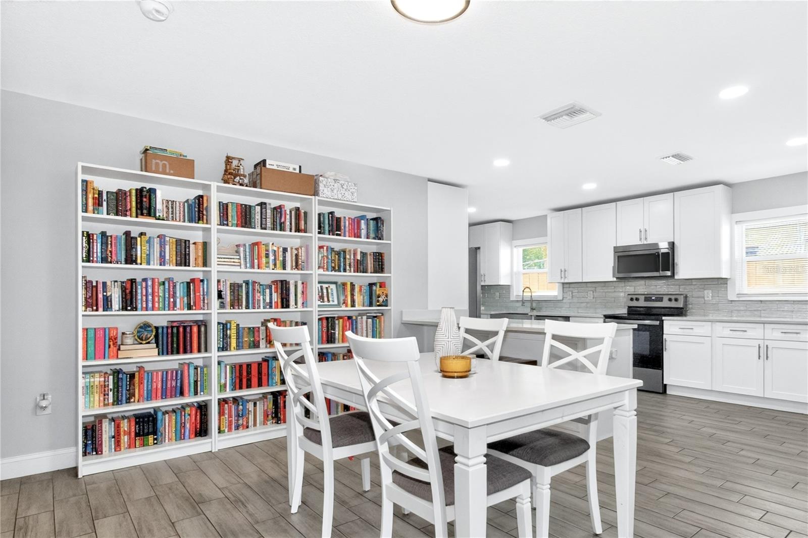 3608 W CARMEN ST — photo 10