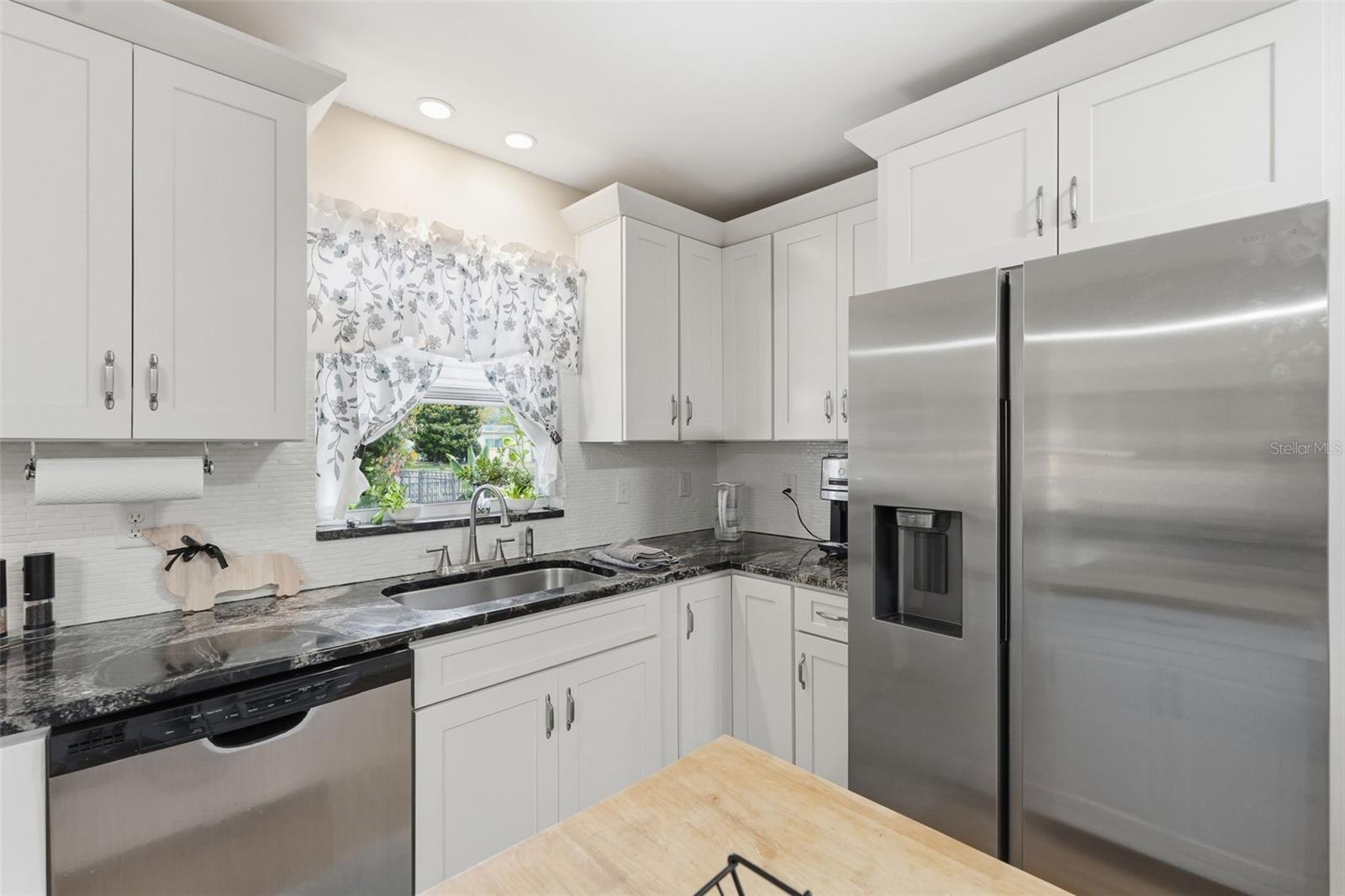 179 E CANAL DR — photo 16
