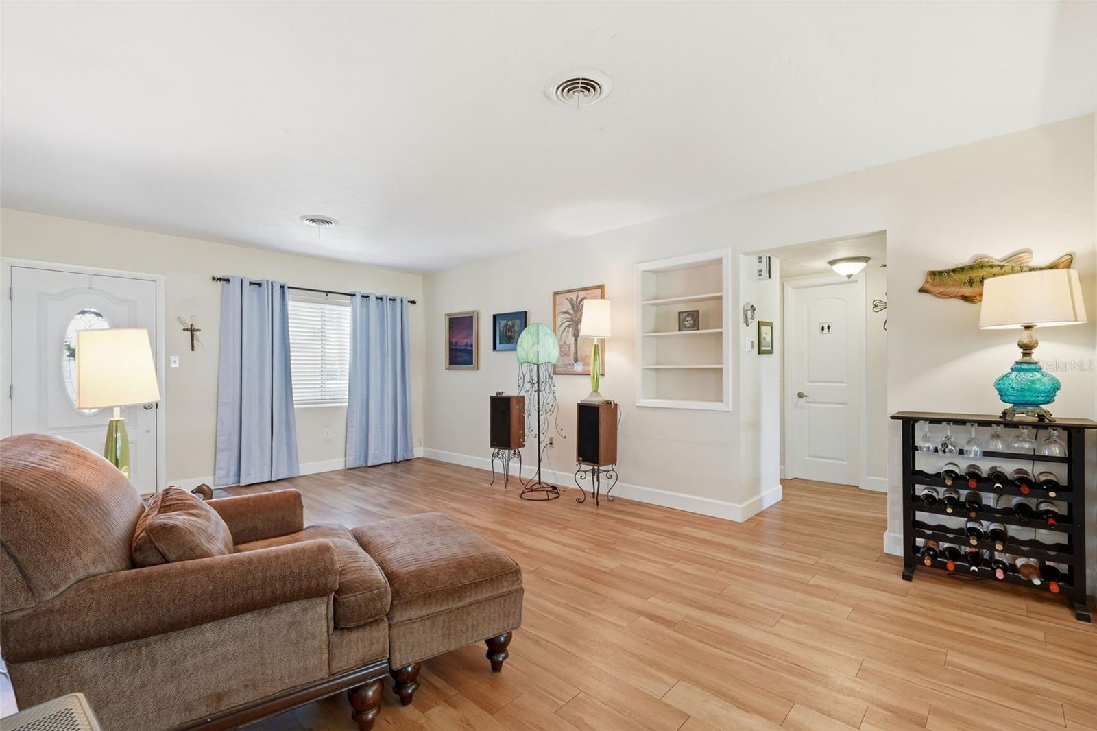 179 E CANAL DR — photo 8