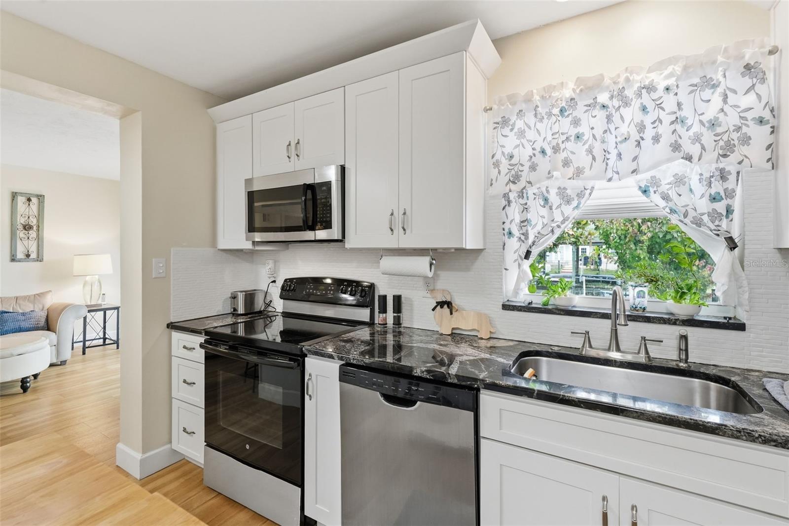 179 E CANAL DR — photo 17