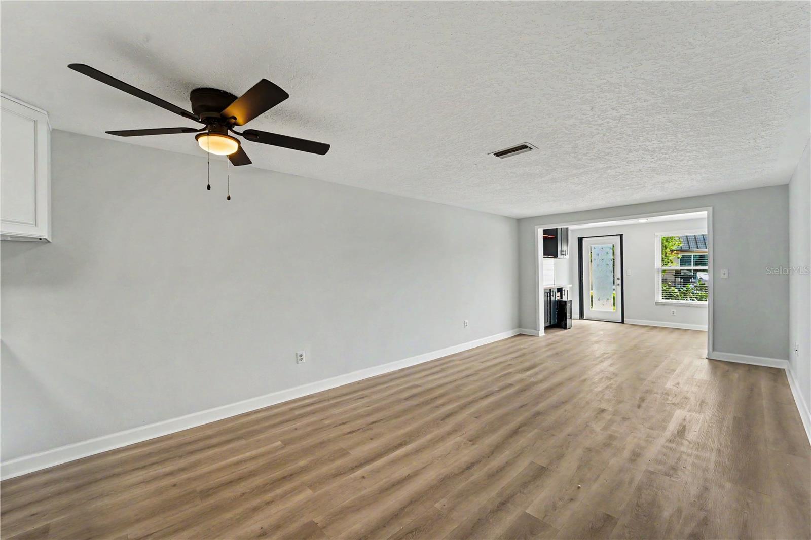 4247 STRATFORD DR — photo 5
