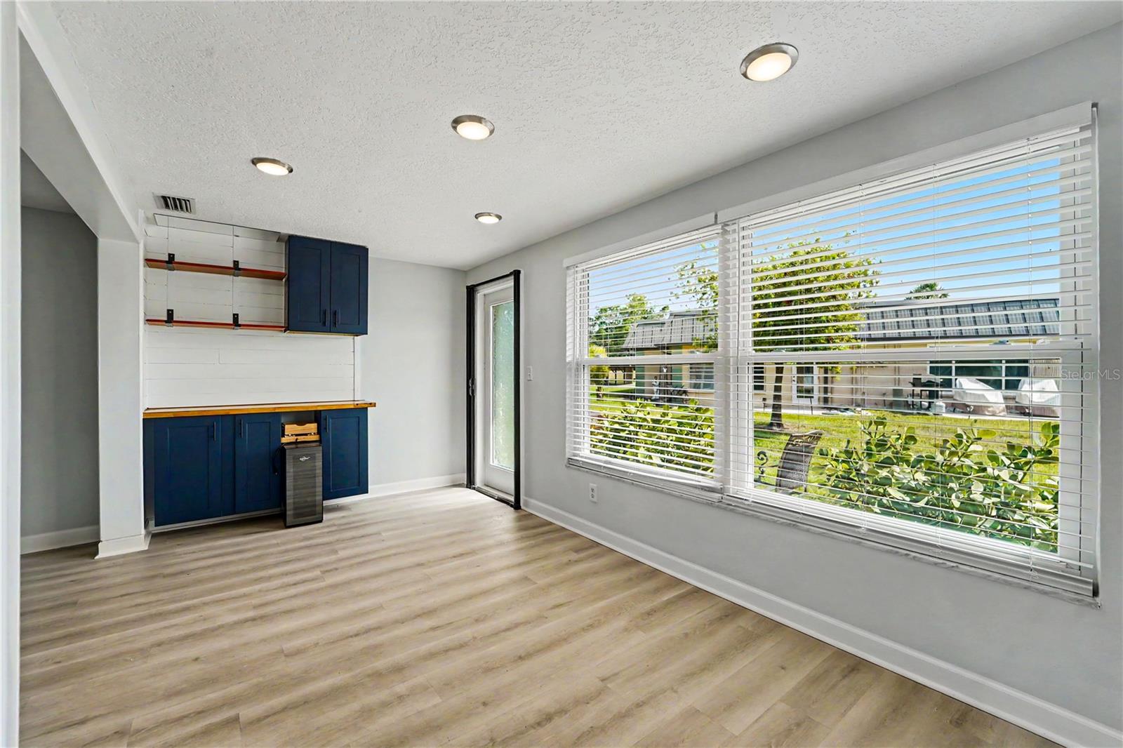 4247 STRATFORD DR — photo 15
